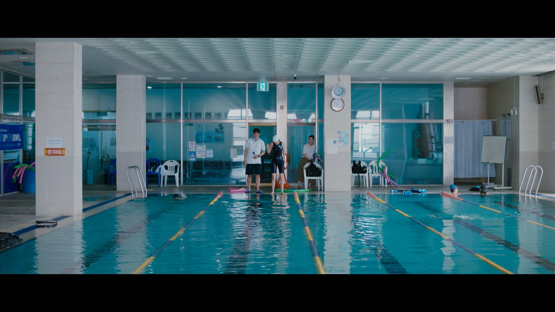 움직여 이감독 still 2