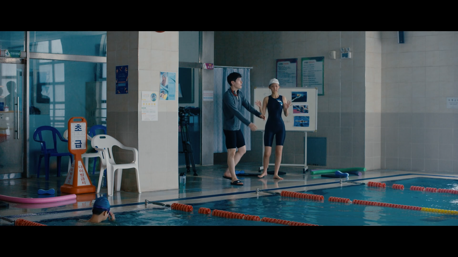 움직여 이감독 still 4